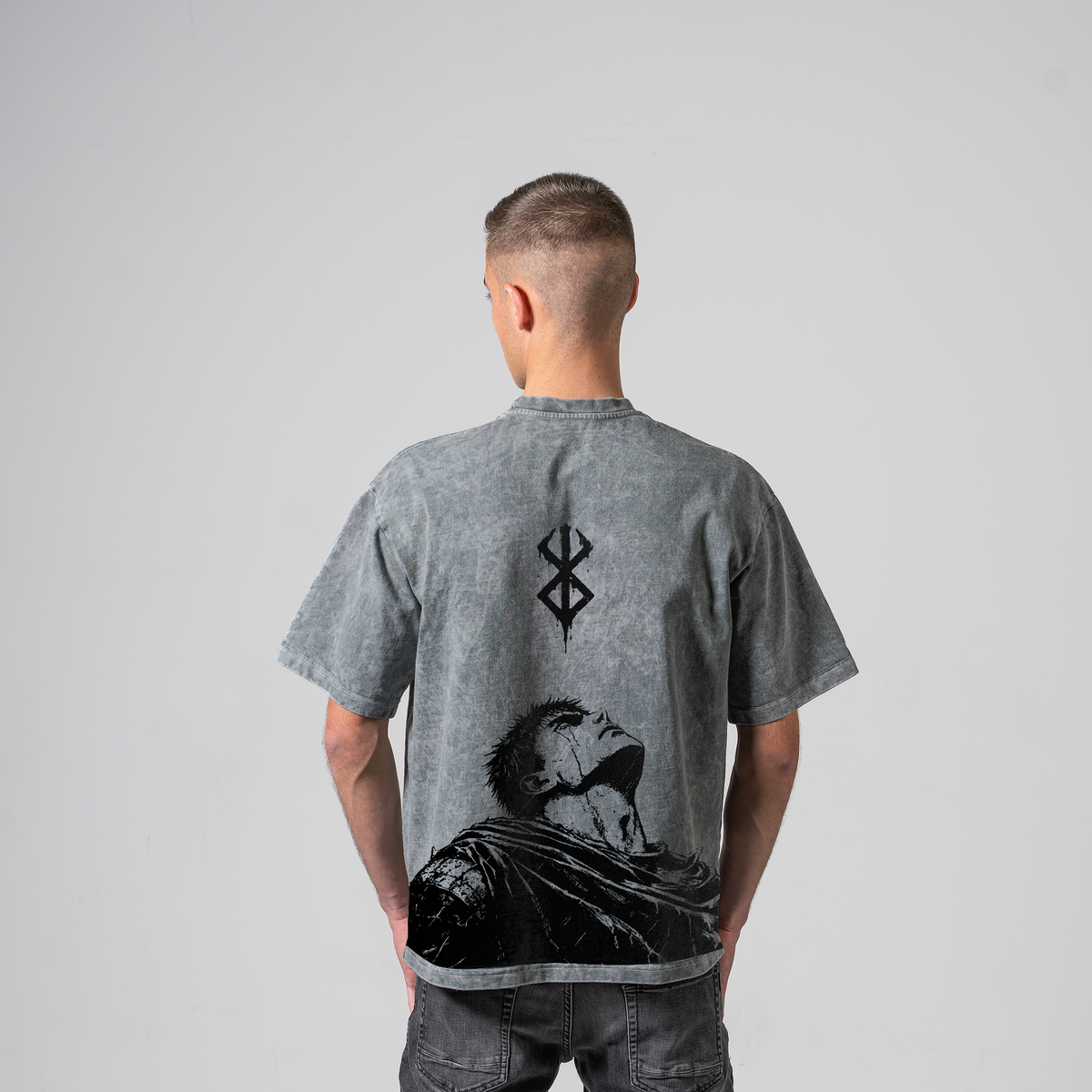 GUTS FRONT OVERSIZE T-SHIRT - BERSERK